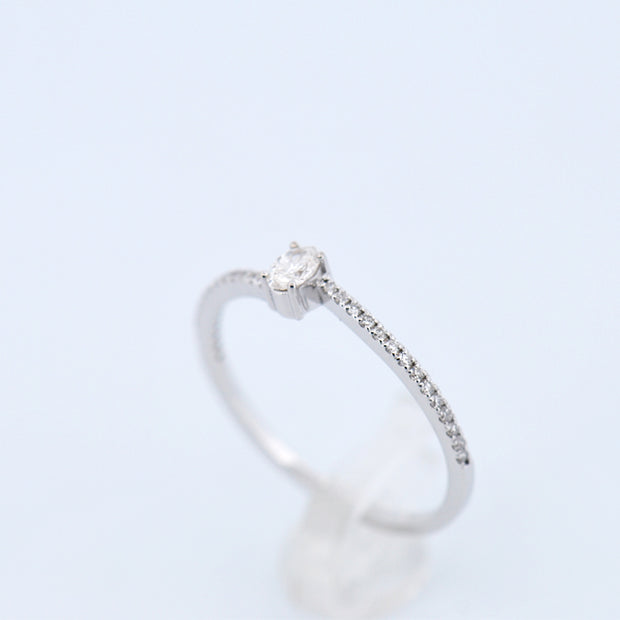 18k White Gold Diamond Ring